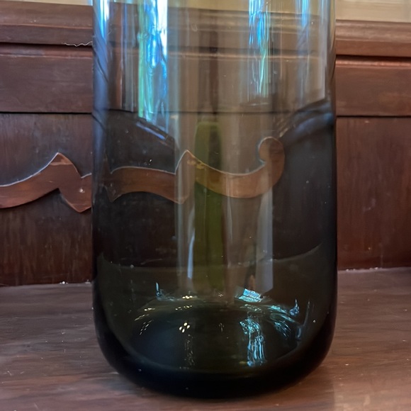 BLACK VASE - Picture 2 of 3